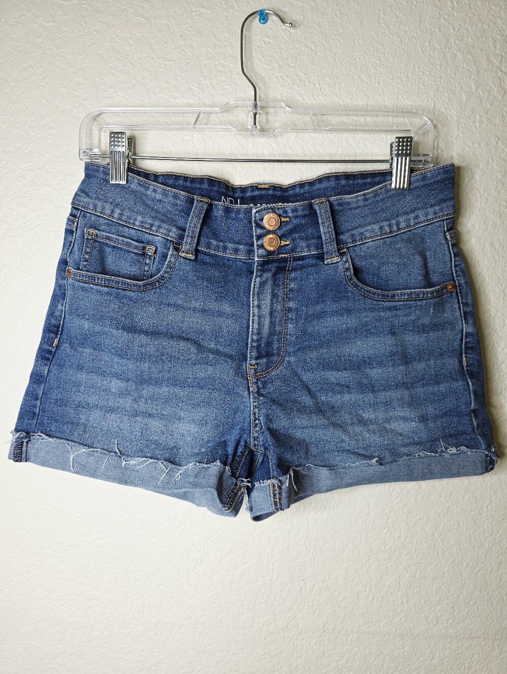 No Boundaries Midrise Double Button Stretchy Shorts Womens size 11